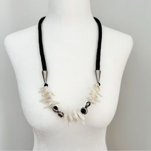 Gorgeous Vintage Shell and Bead Necklace